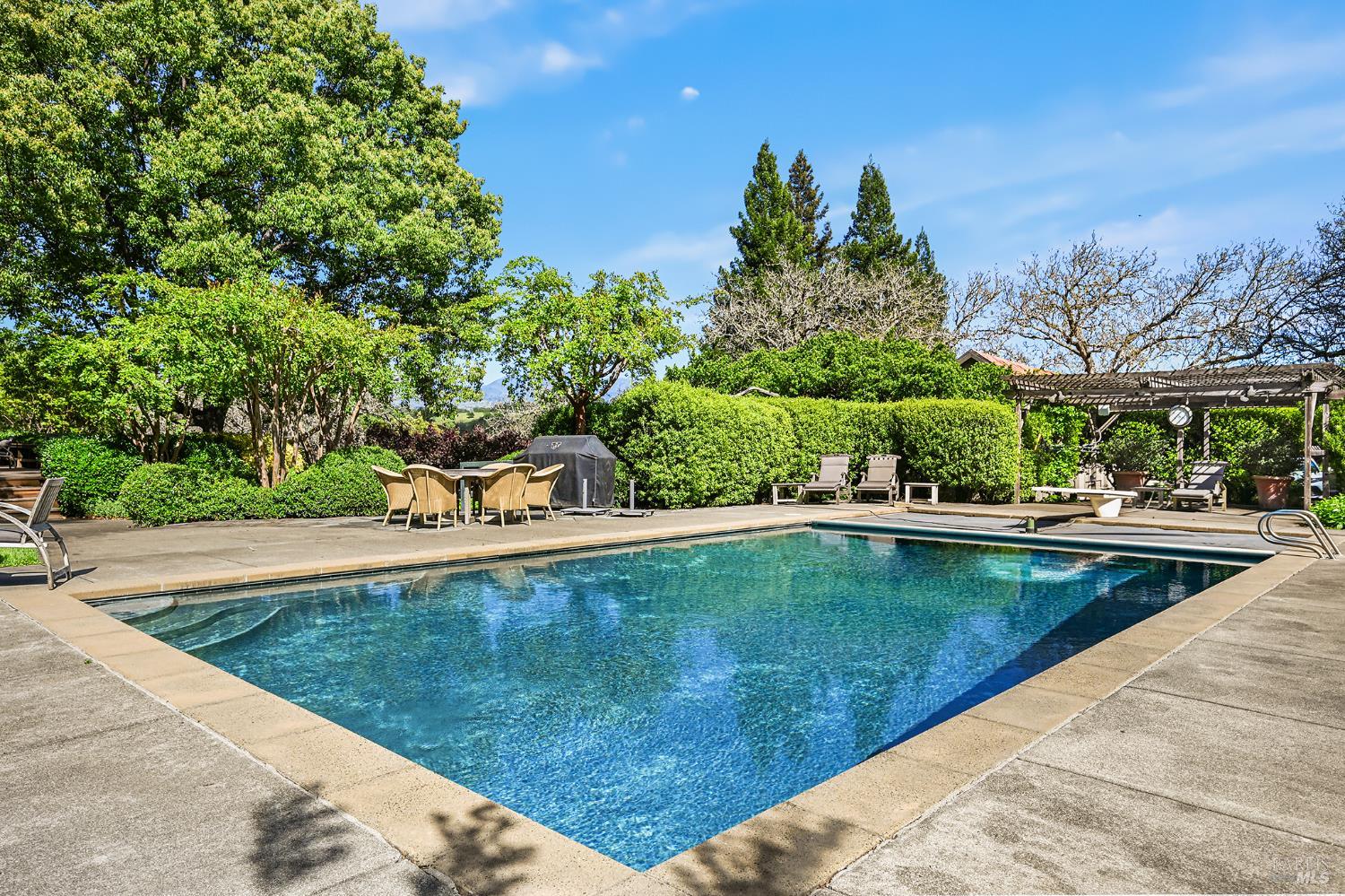 5520 W Soda Rock Lane Healdsburg CA 95448