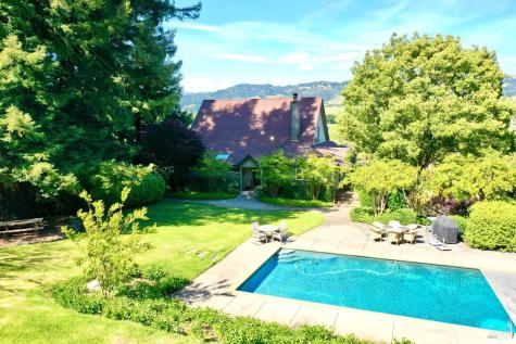 5520 W Soda Rock Lane Healdsburg CA 95448