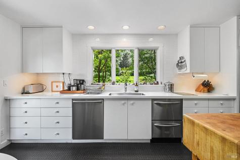 5520 W Soda Rock Lane Healdsburg CA 95448