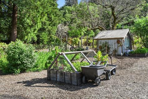 5520 W Soda Rock Lane Healdsburg CA 95448