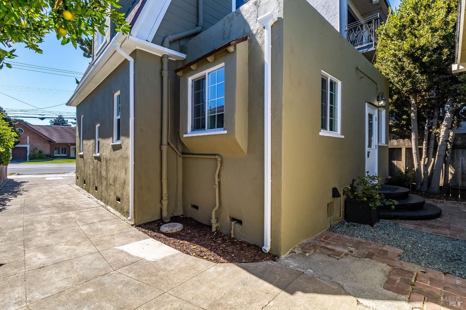 2625 High Street Oakland CA 94619