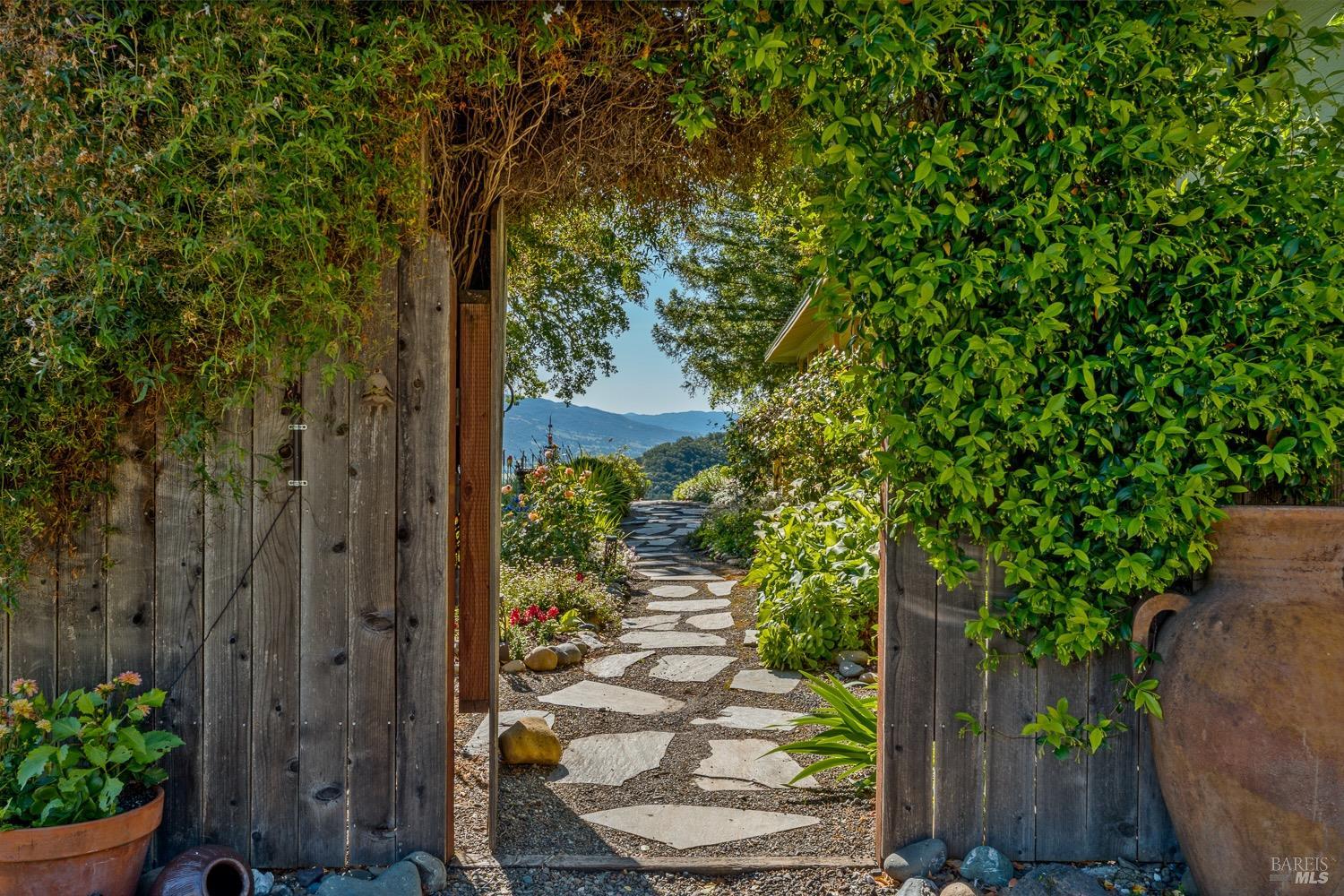 1455 Oak Knoll Road Ukiah CA 95482