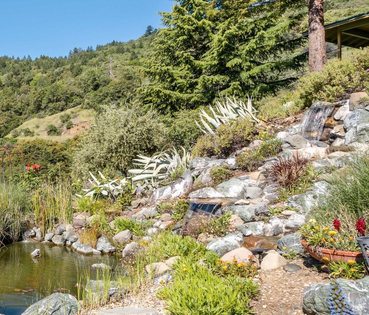 1455 Oak Knoll Road Ukiah CA 95482