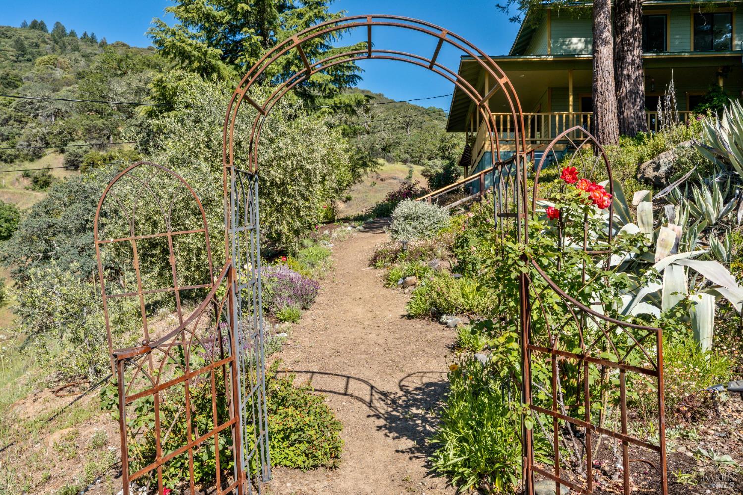 1455 Oak Knoll Road Ukiah CA 95482