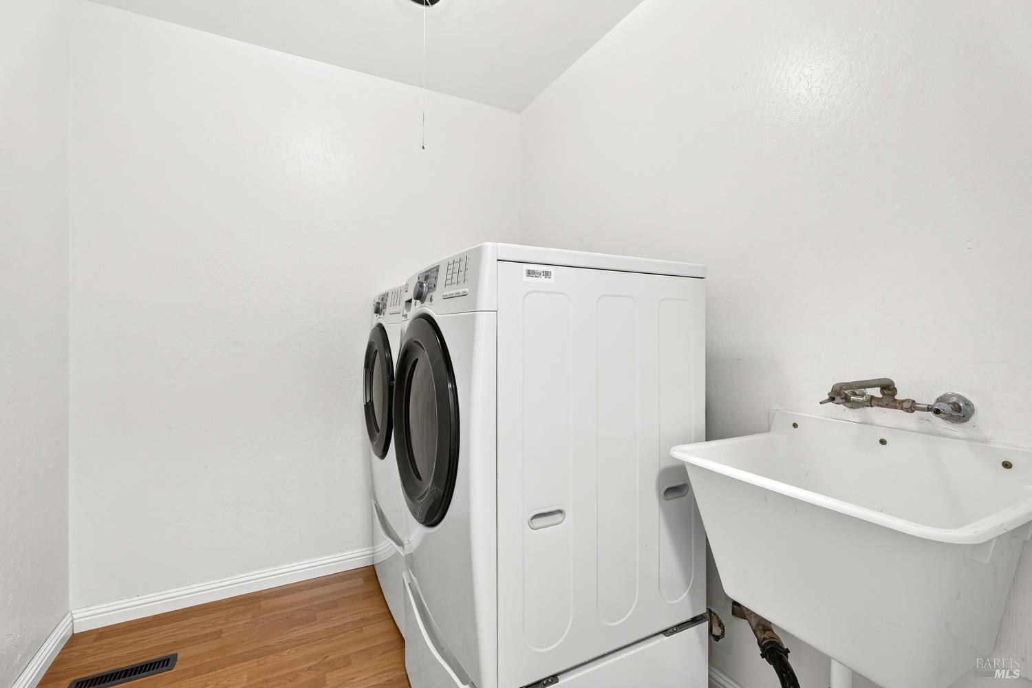 4555 East Side Calpella Road Ukiah CA 95482