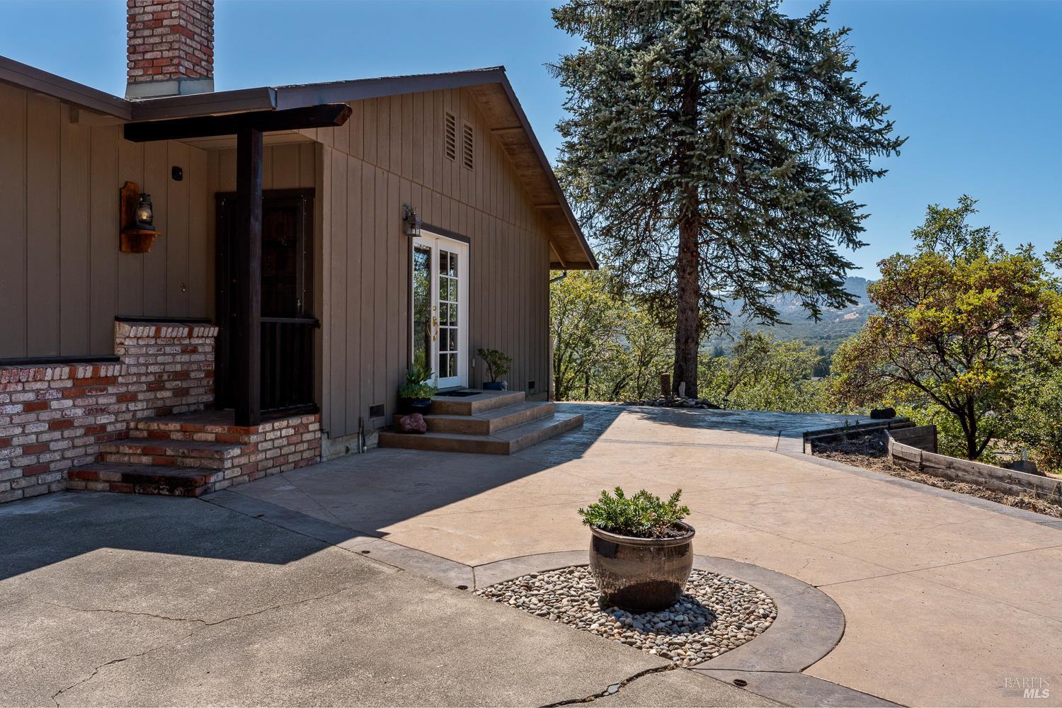 4555 East Side Calpella Road Ukiah CA 95482