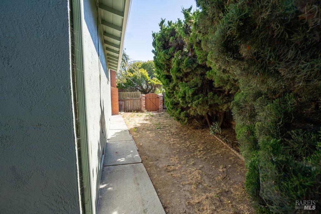 2015 Southwood Drive San Pablo CA 94806