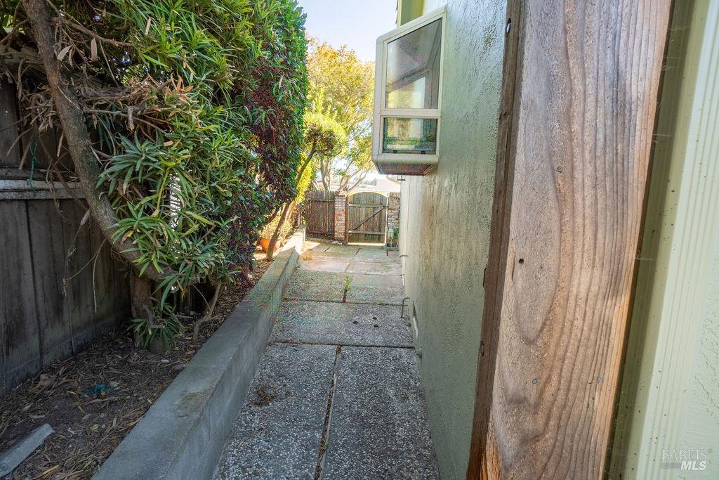 2015 Southwood Drive San Pablo CA 94806