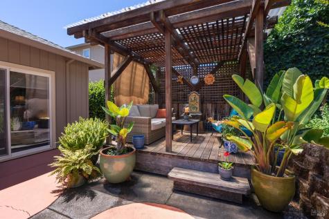 310 Buckeye Circle Cloverdale CA 95425