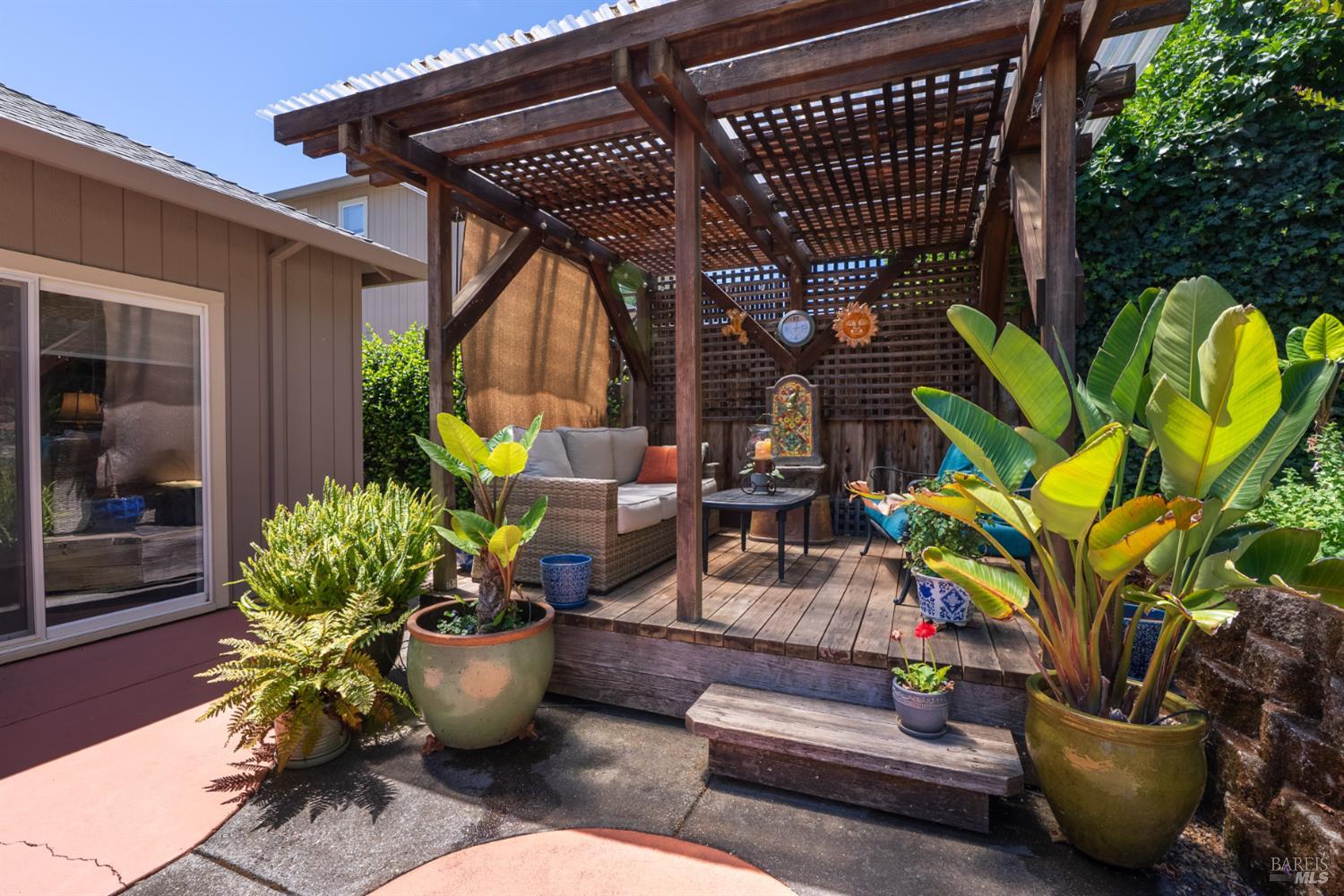 310 Buckeye Circle Cloverdale CA 95425