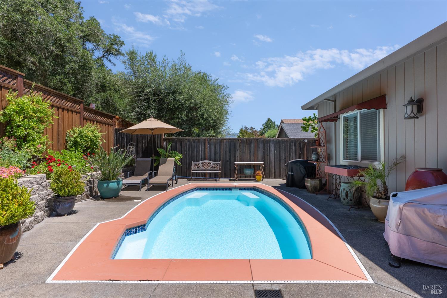 310 Buckeye Circle Cloverdale CA 95425