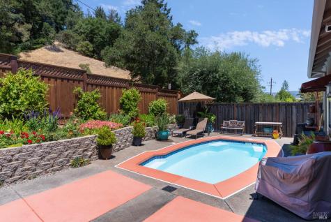 310 Buckeye Circle Cloverdale CA 95425