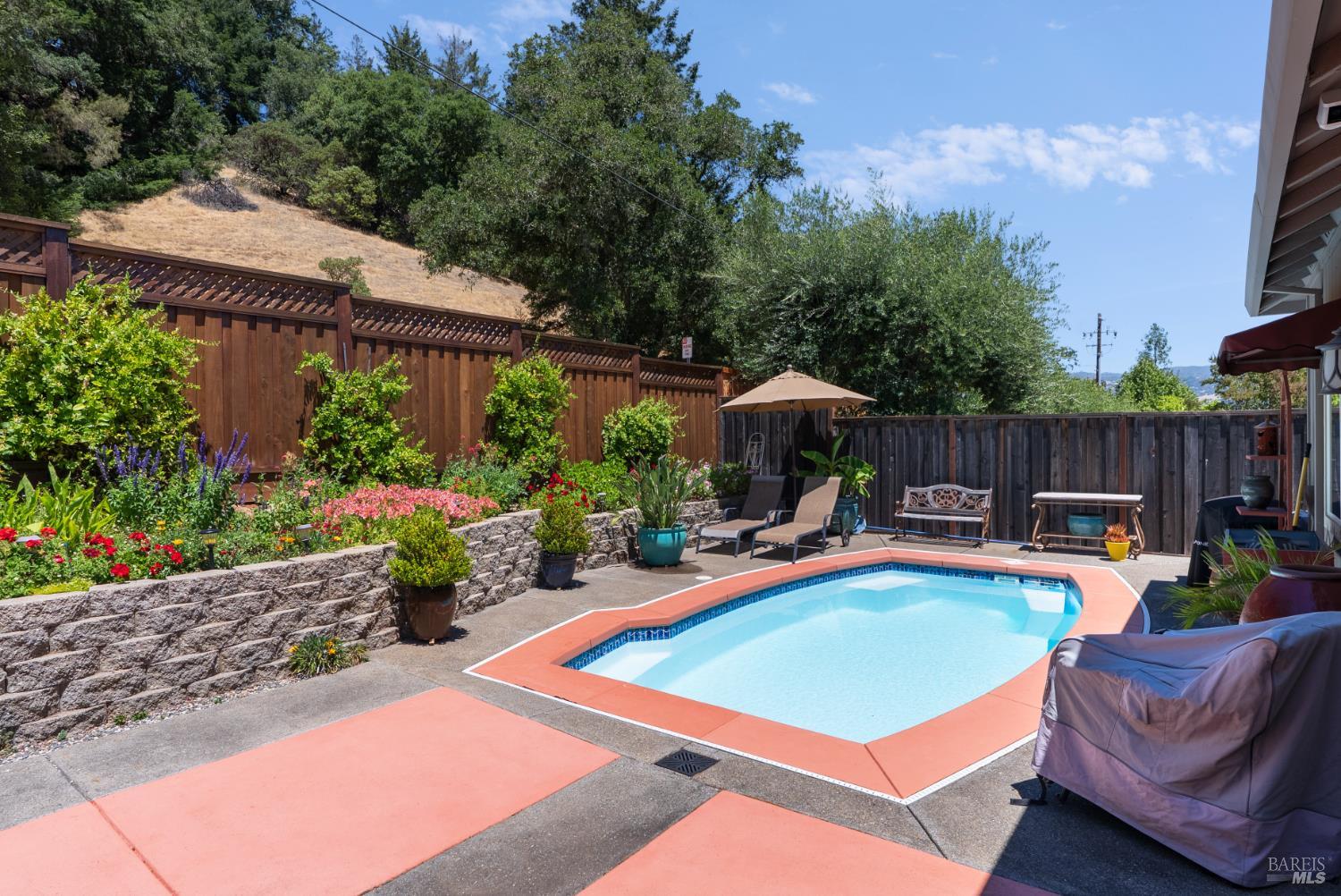 310 Buckeye Circle Cloverdale CA 95425