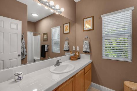310 Buckeye Circle Cloverdale CA 95425