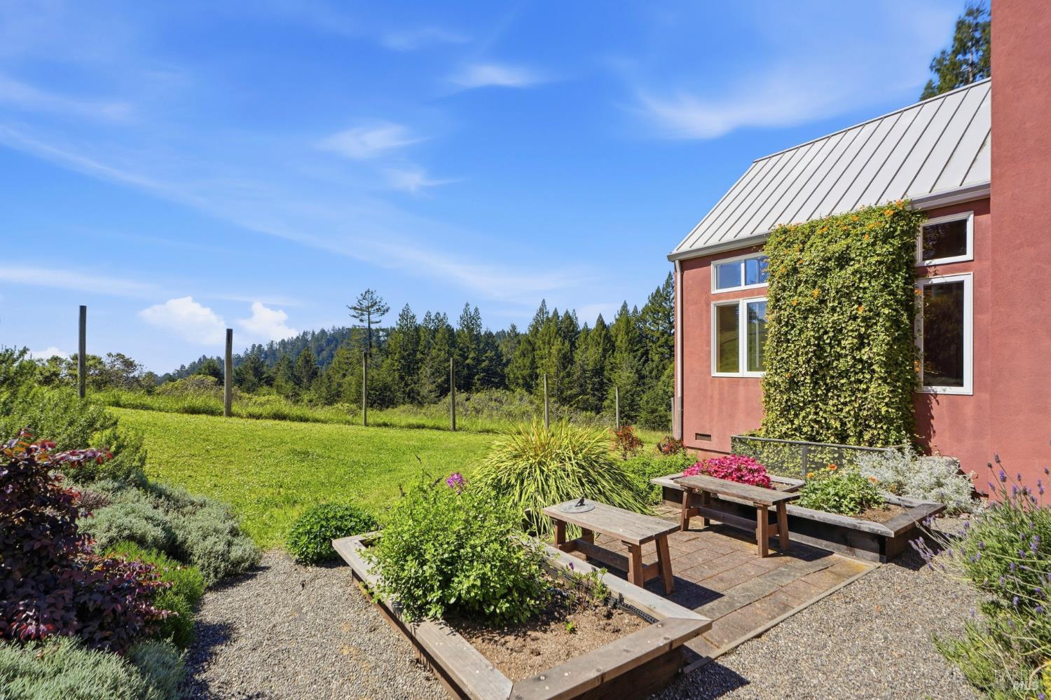 2045 Muniz Ranch Road Jenner CA 95450