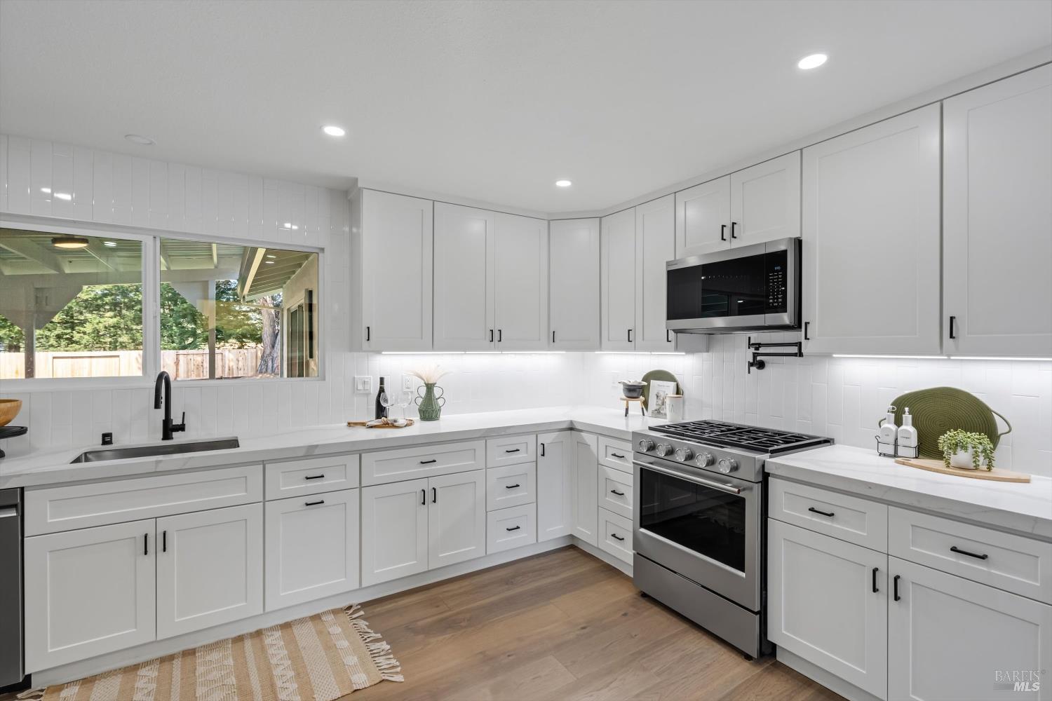 8268 Valley View Drive Sebastopol CA 95472