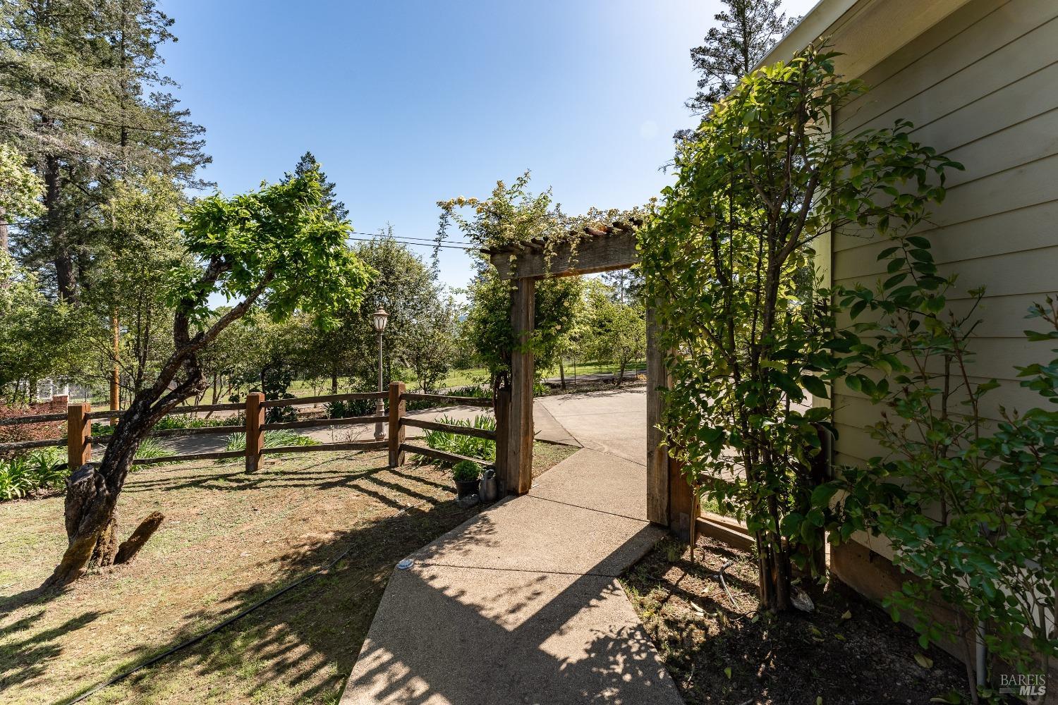 1595 Crane Terrace Ukiah CA 95482