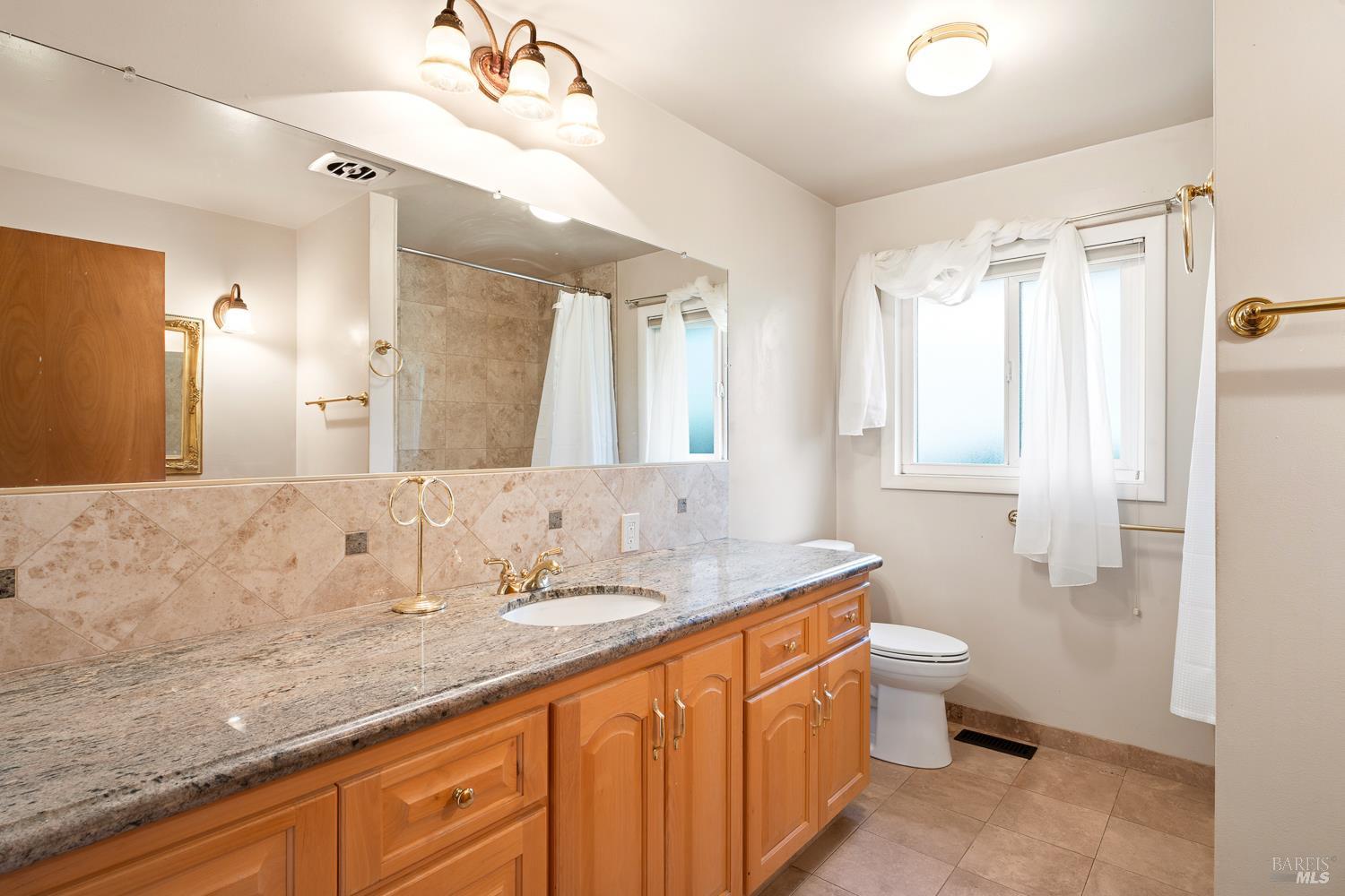 4451 Highway 20 Ukiah CA 95482