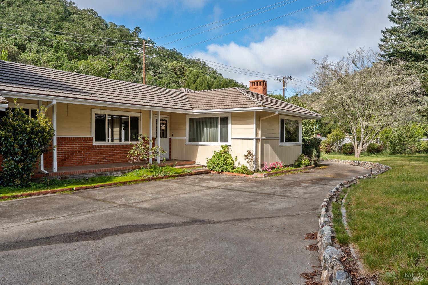 4451 Highway 20 Ukiah CA 95482