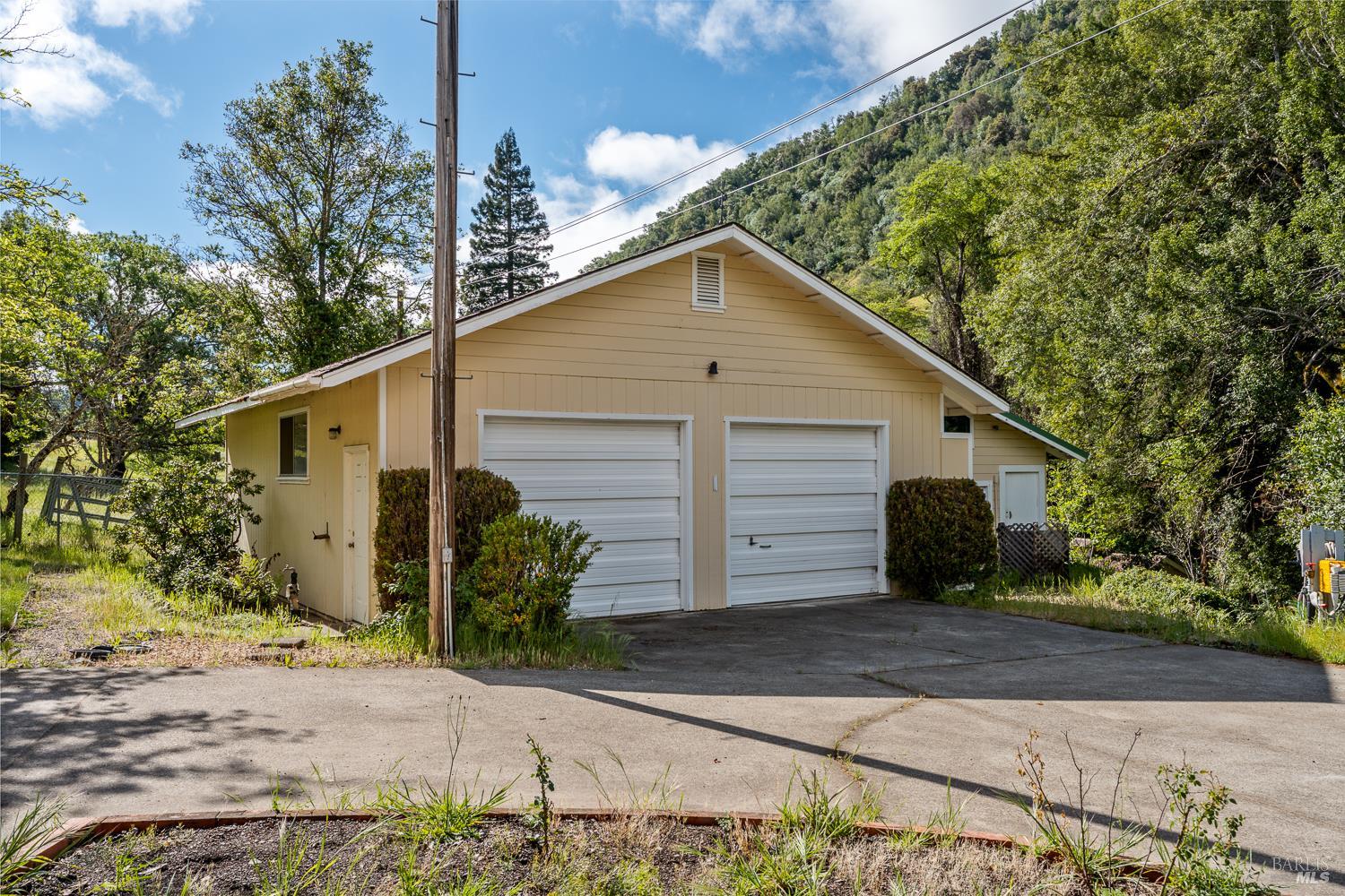 4451 Highway 20 Ukiah CA 95482