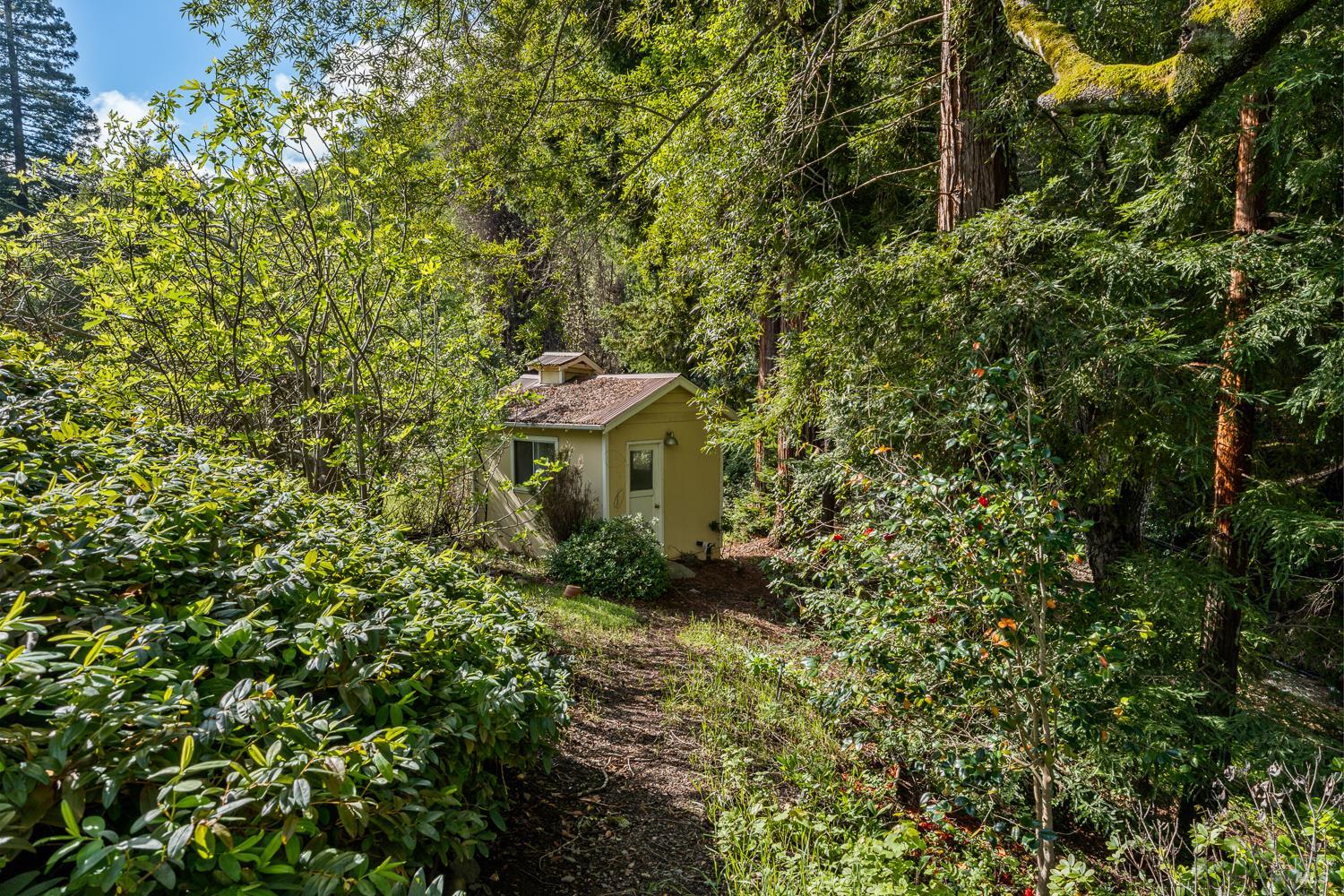 4451 Highway 20 Ukiah CA 95482