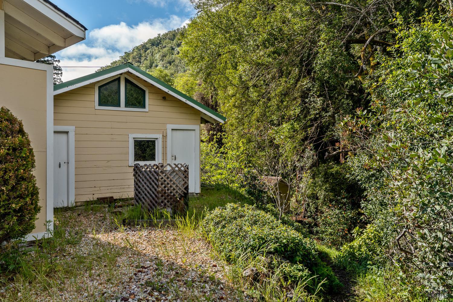 4451 Highway 20 Ukiah CA 95482
