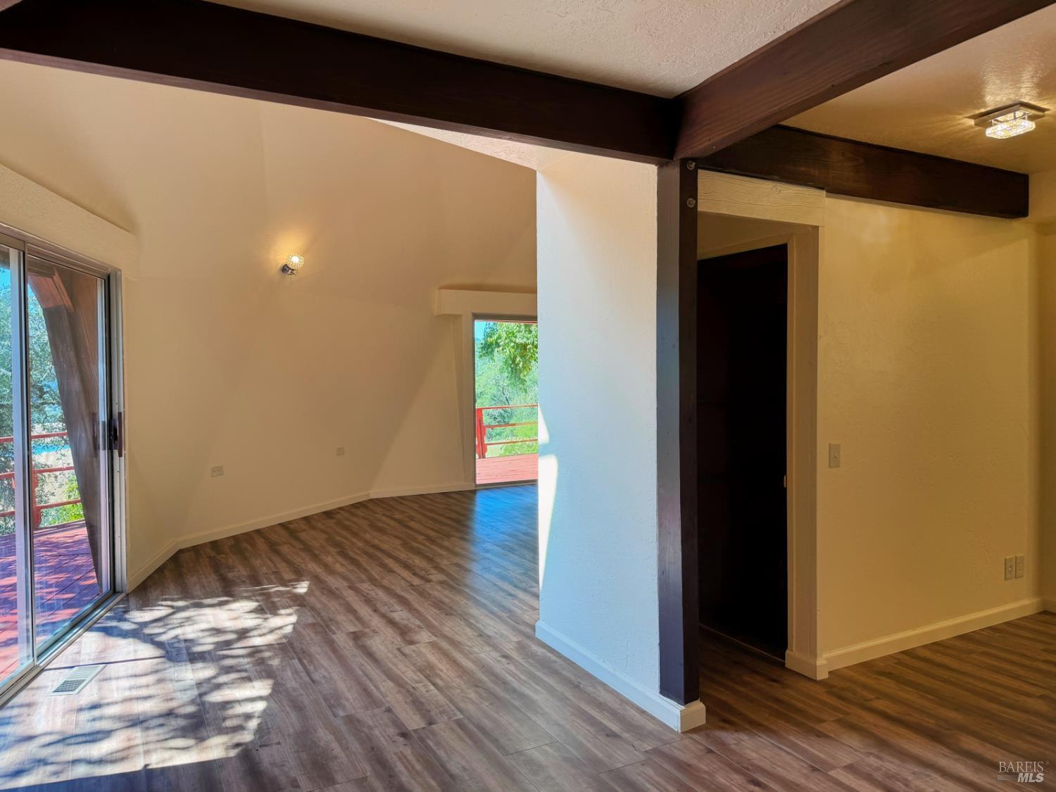 1979 Ridge Road Ukiah CA 95482