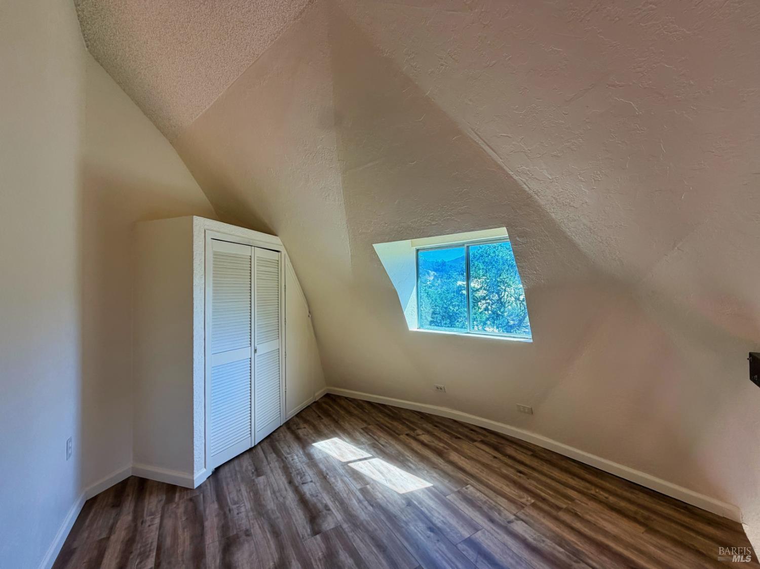 1979 Ridge Road Ukiah CA 95482
