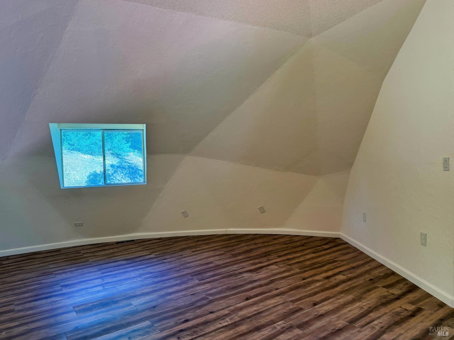 1979 Ridge Road Ukiah CA 95482