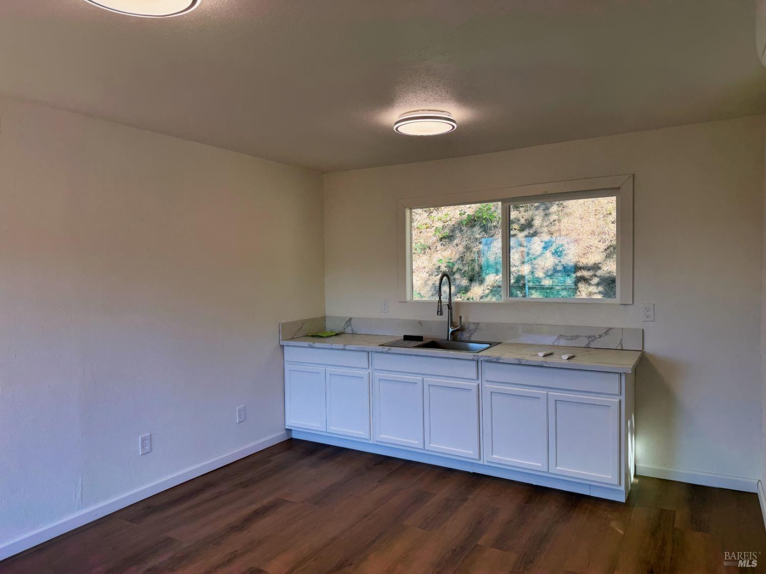 1979 Ridge Road Ukiah CA 95482