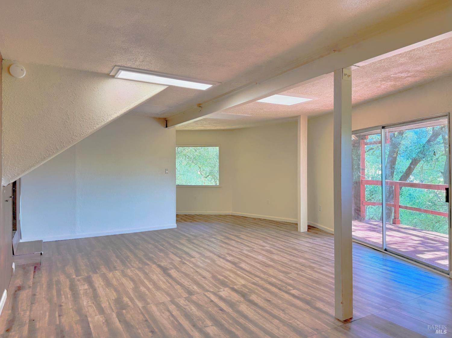 1979 Ridge Road Ukiah CA 95482
