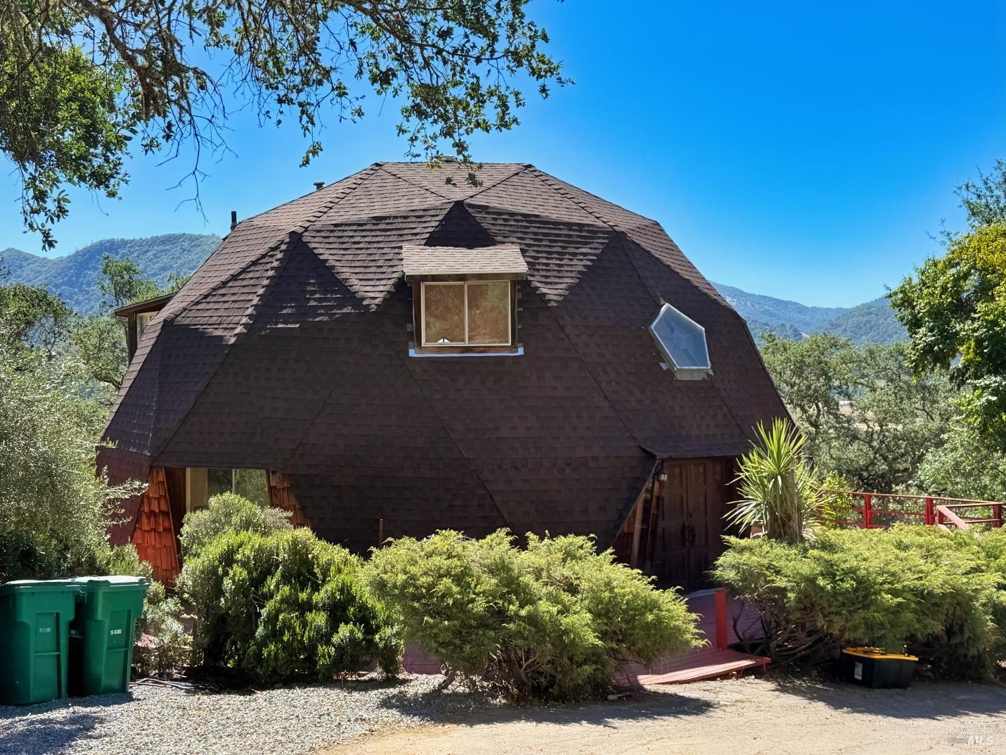 1979 Ridge Road Ukiah CA 95482