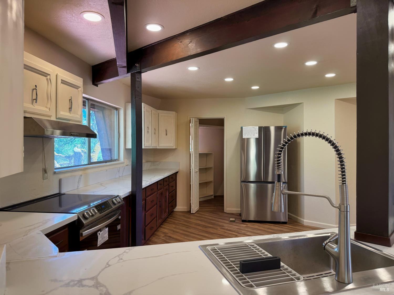 1979 Ridge Road Ukiah CA 95482