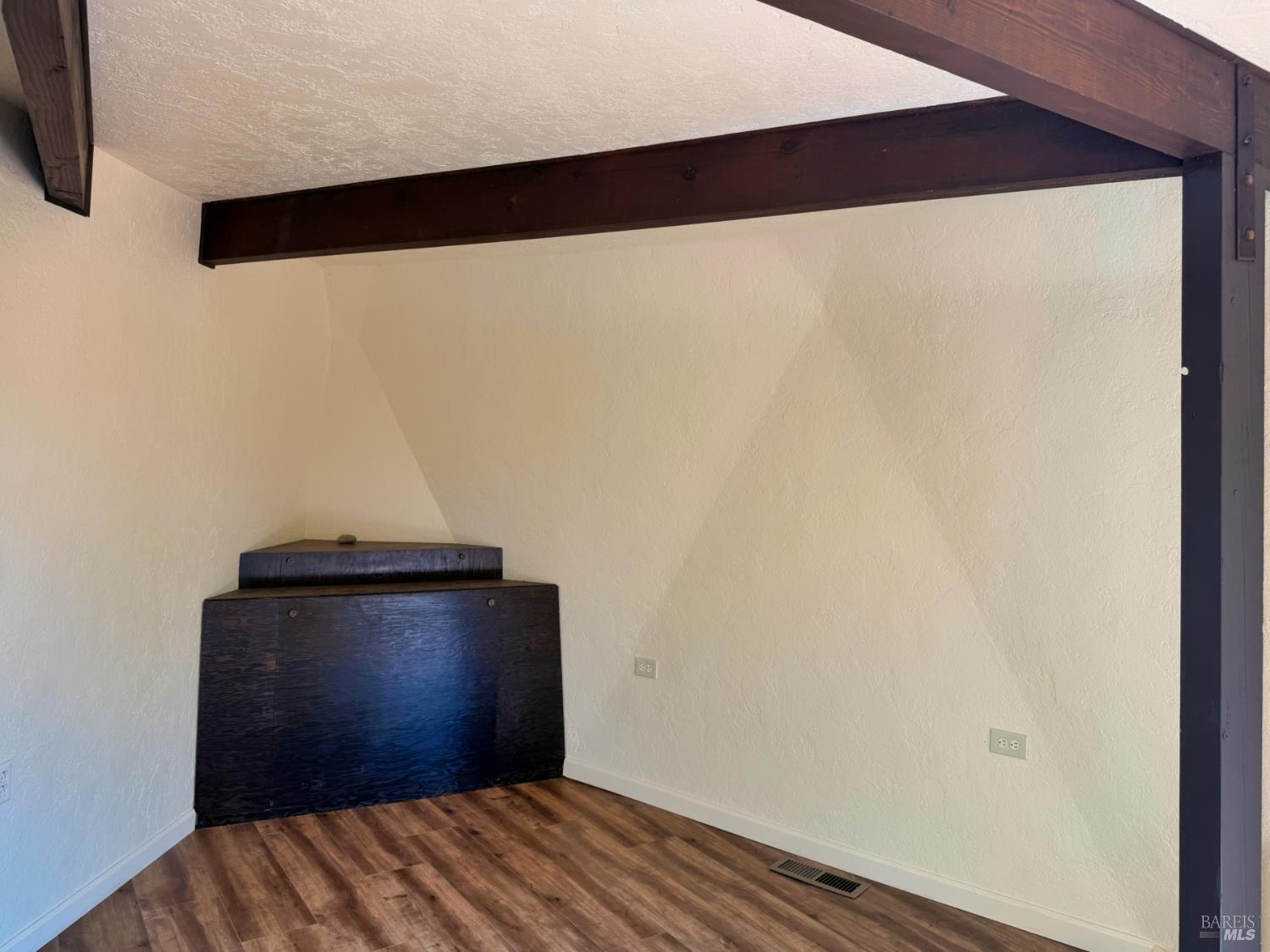 1979 Ridge Road Ukiah CA 95482