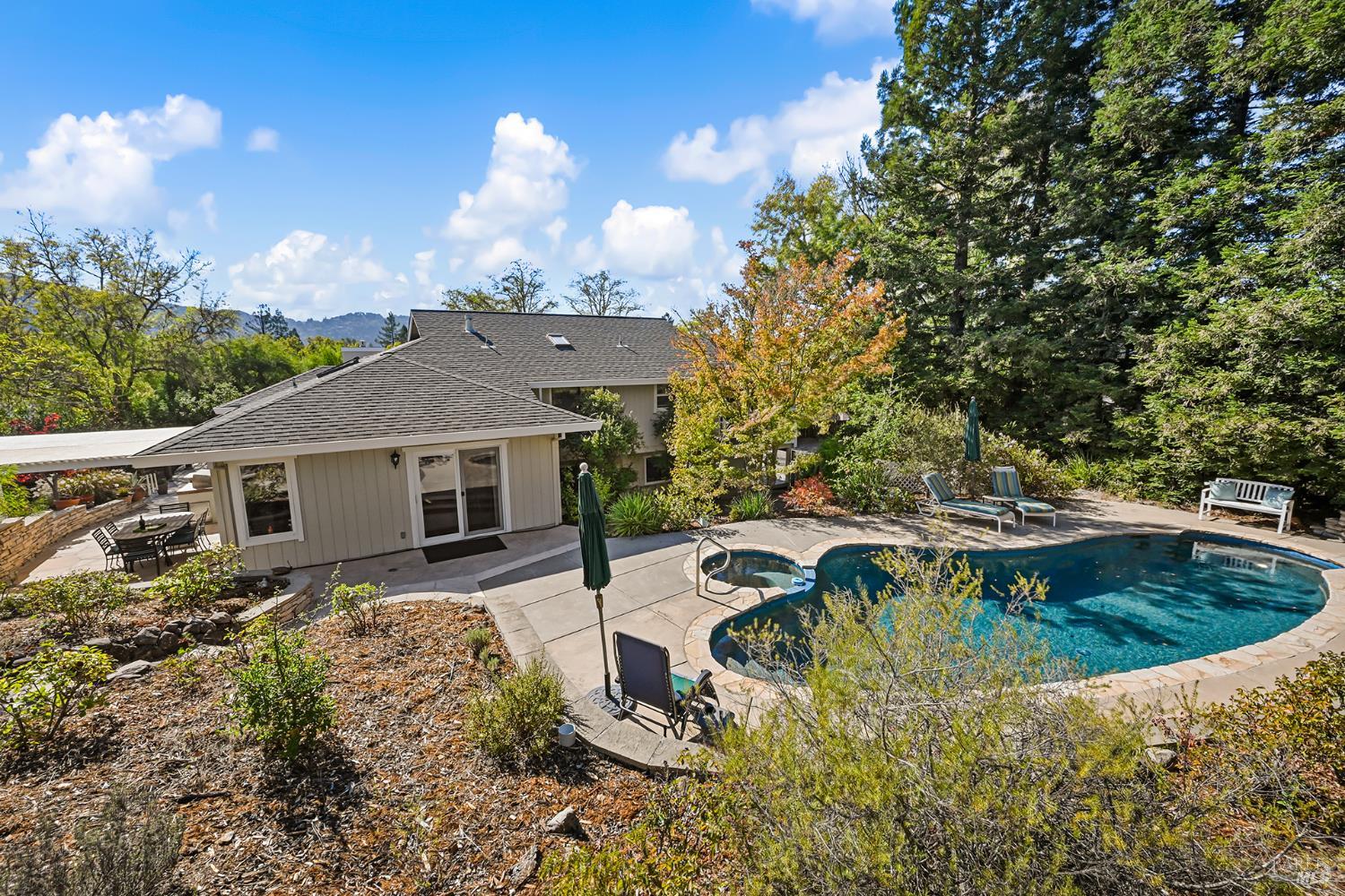 4702 Hillsboro Circle Santa Rosa CA 95405
