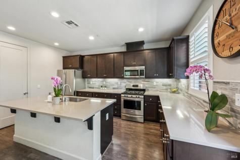 1425 Yarberry Lane Petaluma CA 94954
