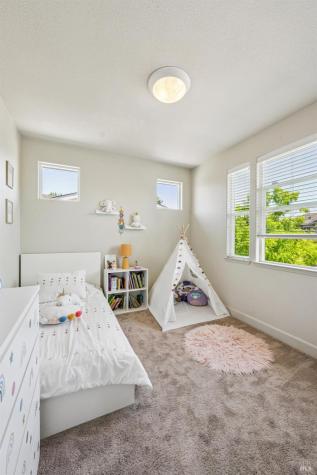 1425 Yarberry Lane Petaluma CA 94954