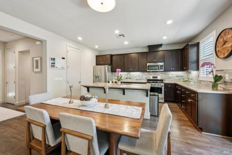 1425 Yarberry Lane Petaluma CA 94954