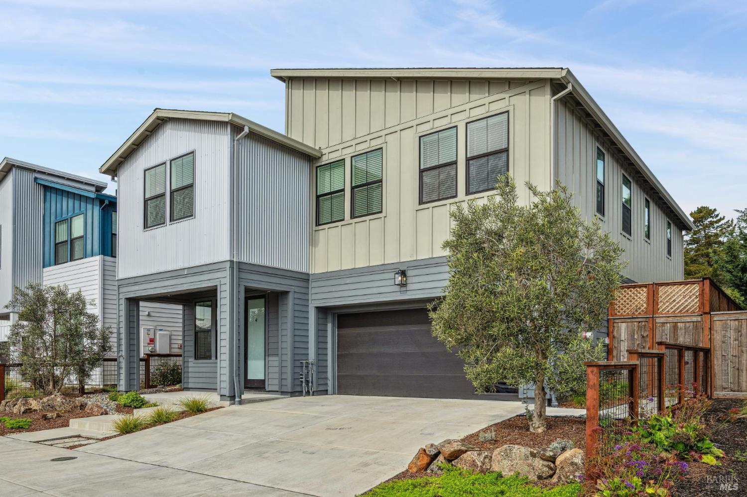 2221-2223 Versaro Drive Santa Rosa CA 95403