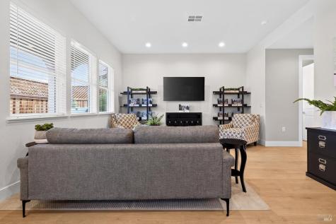 341 Cornell Street Windsor CA 9549