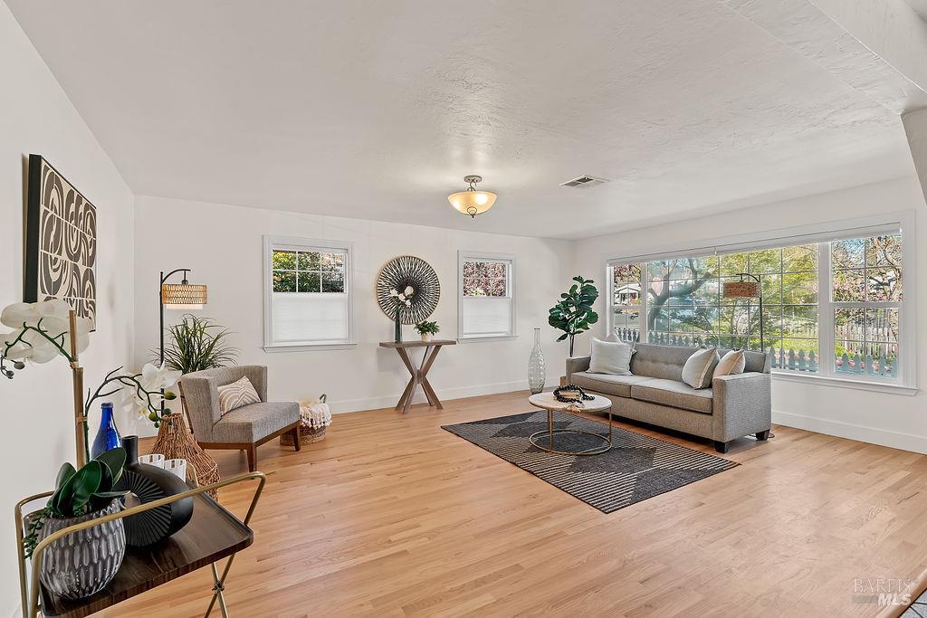 201 Triplett Drive Cloverdale CA 95425