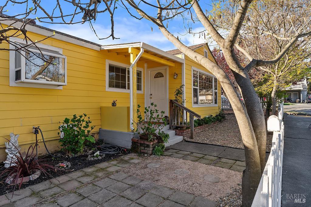 201 Triplett Drive Cloverdale CA 95425