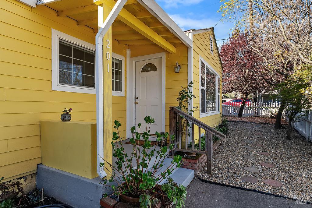 201 Triplett Drive Cloverdale CA 95425