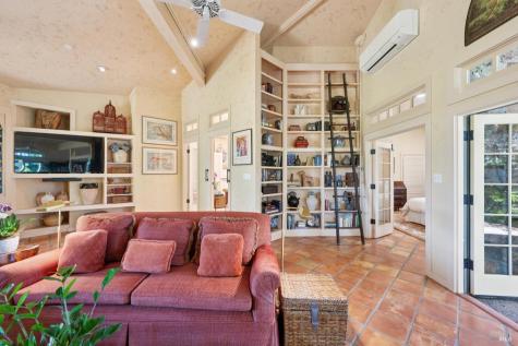 1633 Dry Creek Road Healdsburg CA 95448