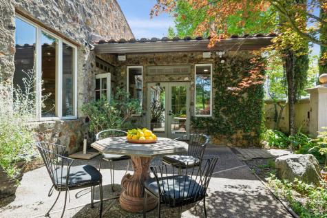 1633 Dry Creek Road Healdsburg CA 95448