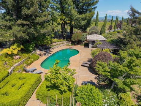 1633 Dry Creek Road Healdsburg CA 95448