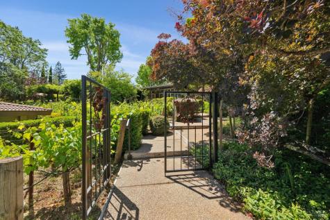 1633 Dry Creek Road Healdsburg CA 95448