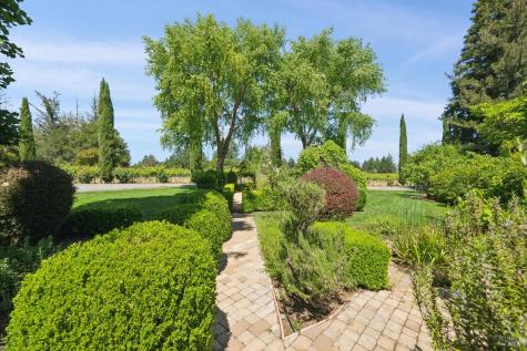 1633 Dry Creek Road Healdsburg CA 95448