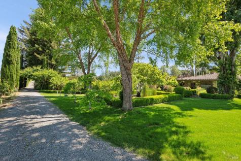 1633 Dry Creek Road Healdsburg CA 95448