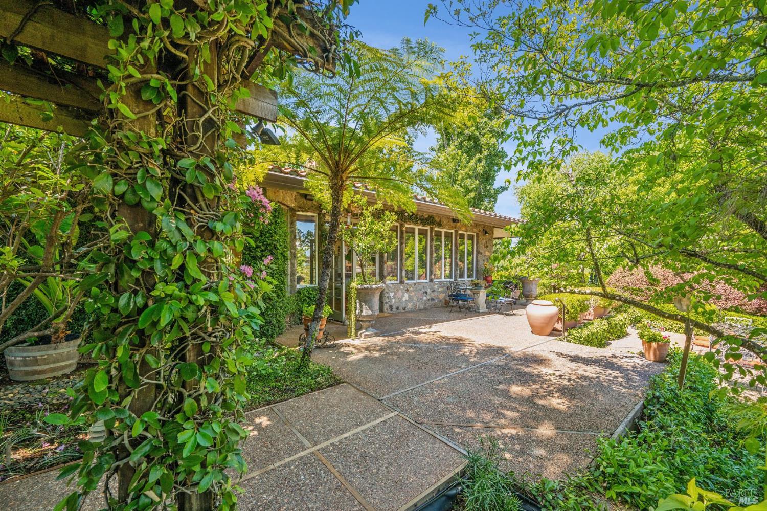 1633 Dry Creek Road Healdsburg CA 95448